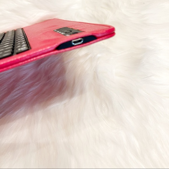 NWOT Red Tablet Keyboard Attachment - Picture 4 of 4
